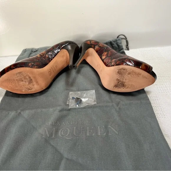 Alexander McQueen - Picture 10 of 15